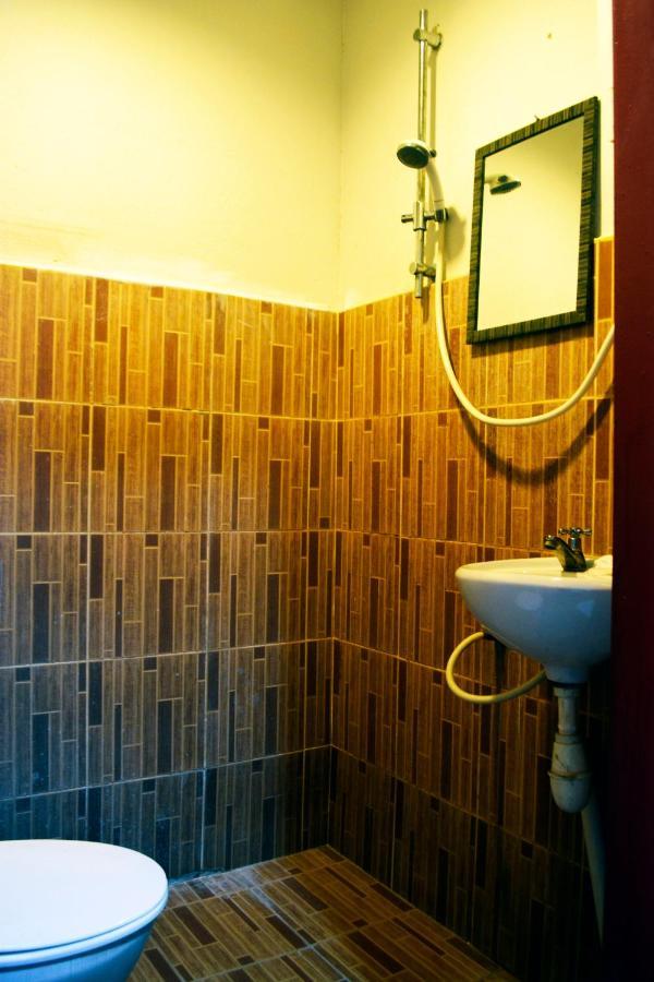 Warisan Family Inn Semporna Buitenkant foto